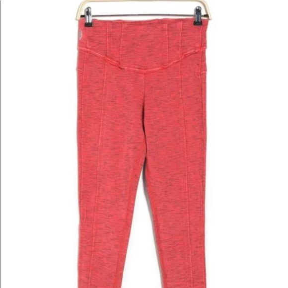 NWT - FP Movement Hybrid High Rise Leggings in Color: Lipstick Size: M - Picture 5 of 14